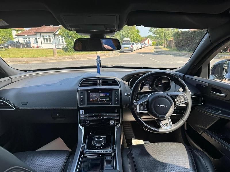 Used Jaguar XE R-Sport 240 HP (176 kW) 2017 Blue Sedan