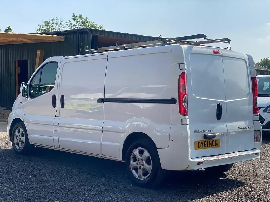 Used Vauxhall Vivaro Sportive 115 HP (84 kW) 2011 White MPV