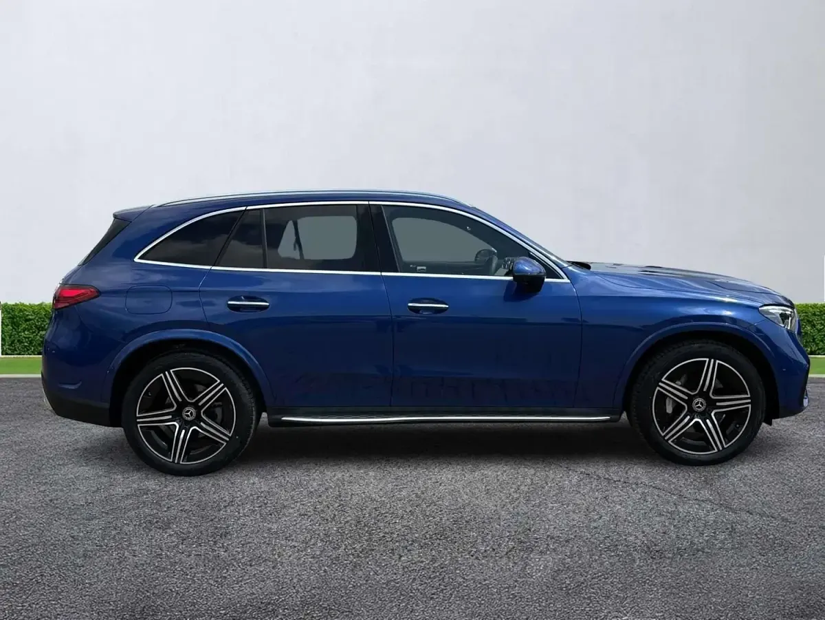 Second-hand Mercedes GLC300e AMG Line Premium 2025 Albastru Break