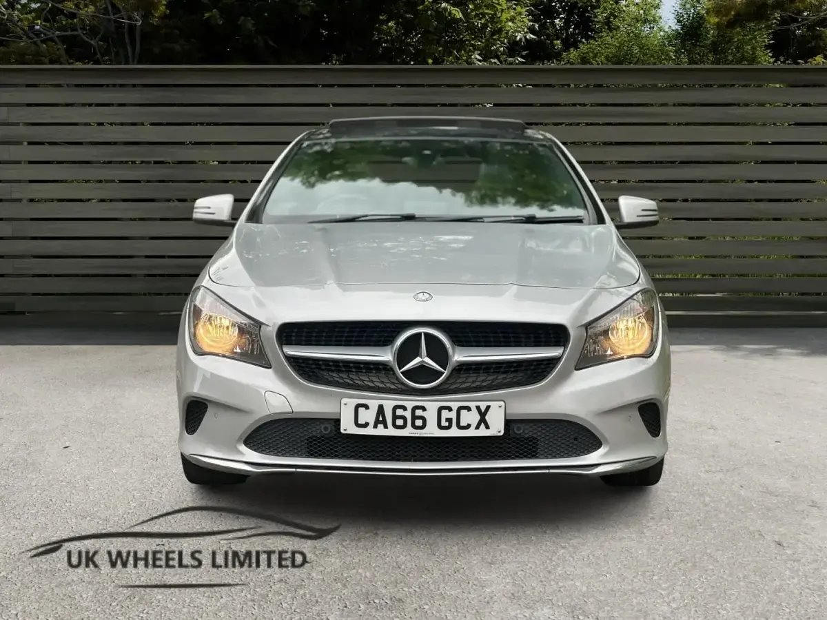 Usado Mercedes CLA220 177 HP (130 kW) 2016 Prateado Sedan