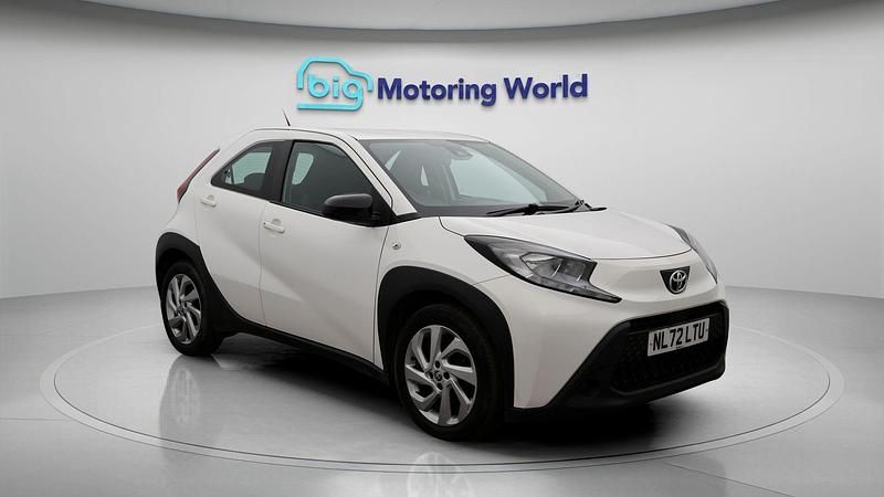 Used Toyota Aygo X PURE 72 HP (52 kW) 2022 White SUV