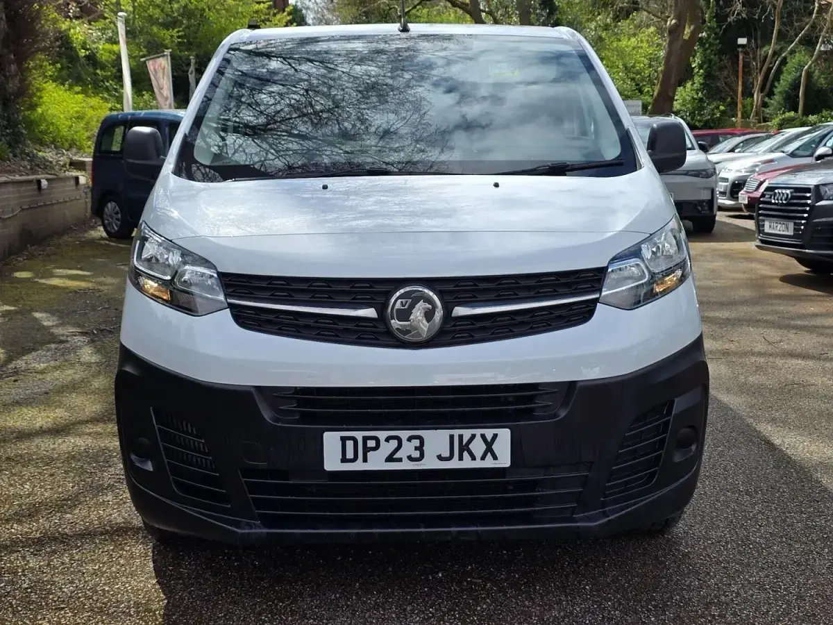 Used Vauxhall Vivaro 100 HP (73 kW) 2023 White MPV