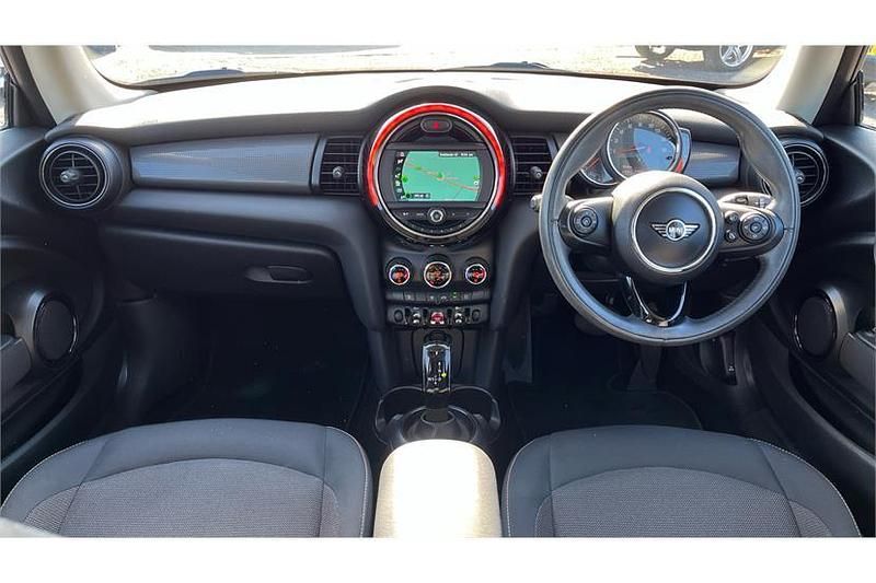 Used Mini Cooper 136 HP (100 kW) 2018 Red Hatchback