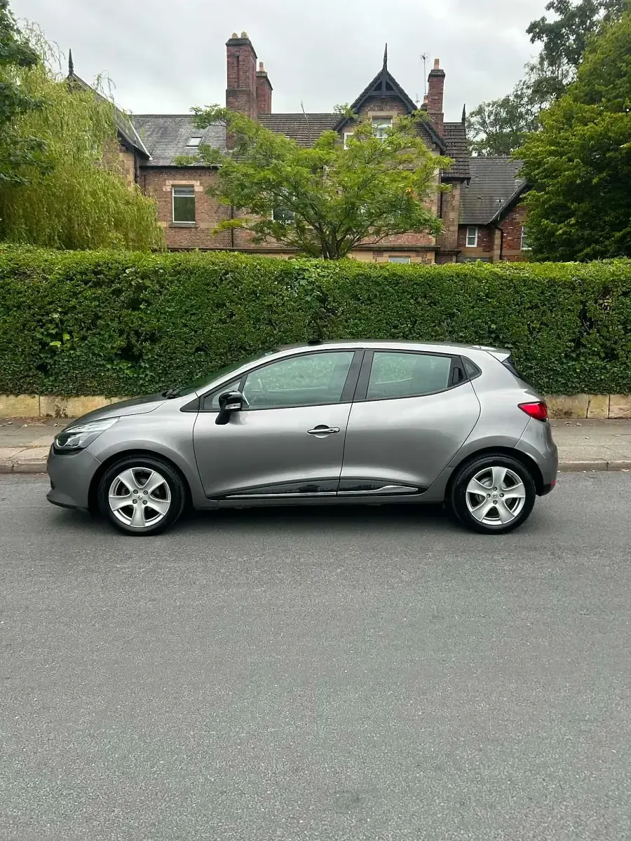 Used Renault Clio Dynamique 75 HP (55 kW) 2016 Grey Hatchback