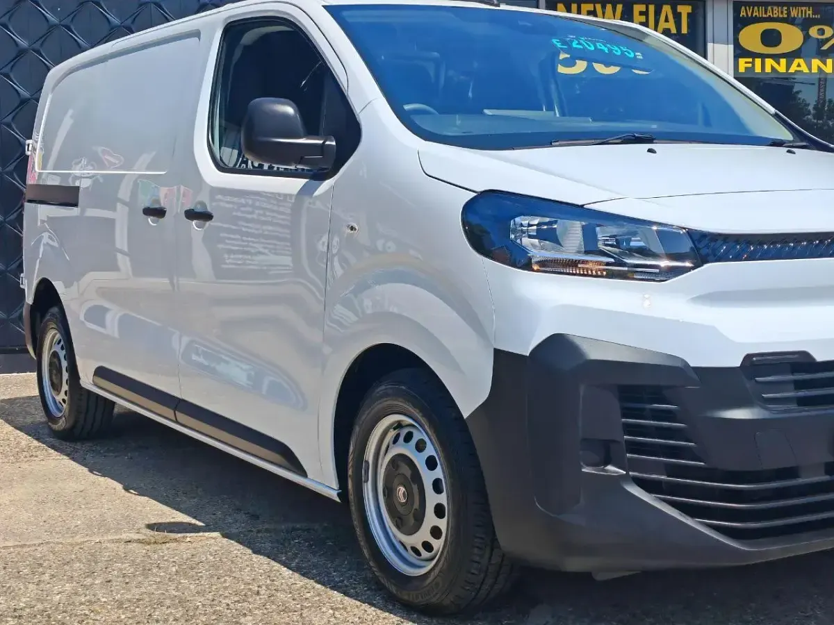 Used Citroën Dispatch 118 HP (86 kW) 2025 White MPV