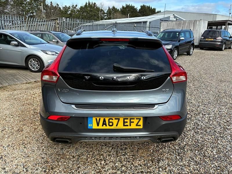 Begagnad Volvo V40 Pro 2018 Grå Halvkombi