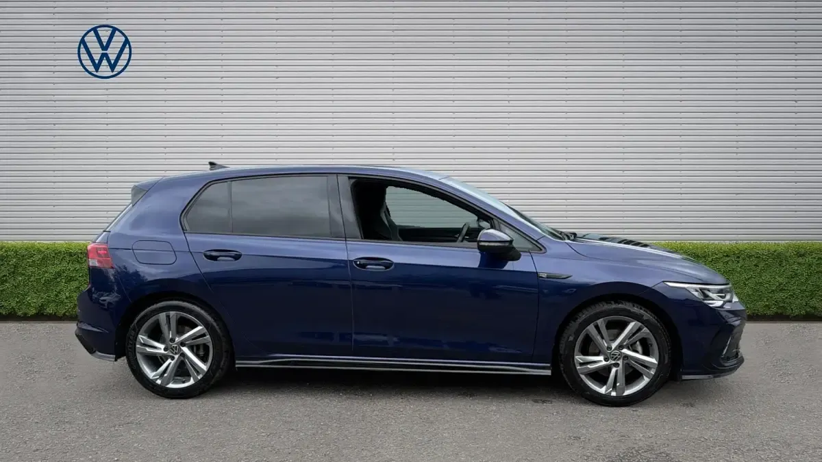Used VW Golf VIII R-line 150 HP (110 kW) 2023 Blue Hatchback