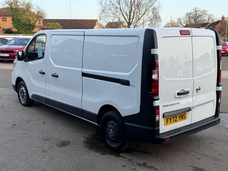 Used Nissan Primastar Acenta 110 HP (80 kW) 2022 White MPV