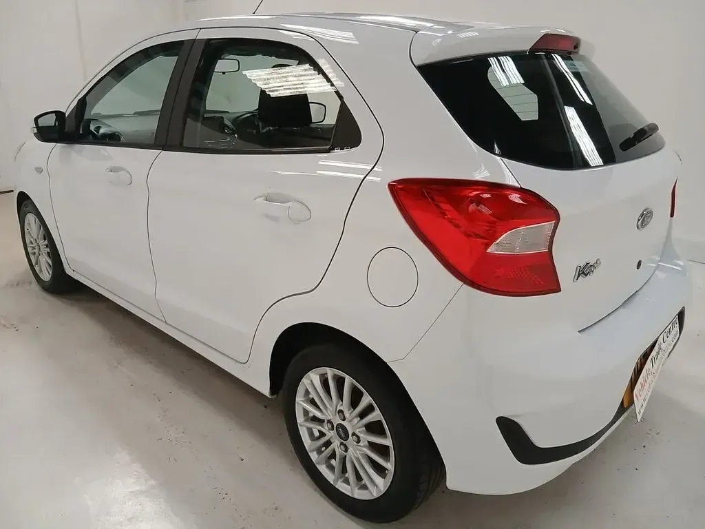 Used Ford Ka Plus Zetec 85 HP (62 kW) 2019 White Hatchback