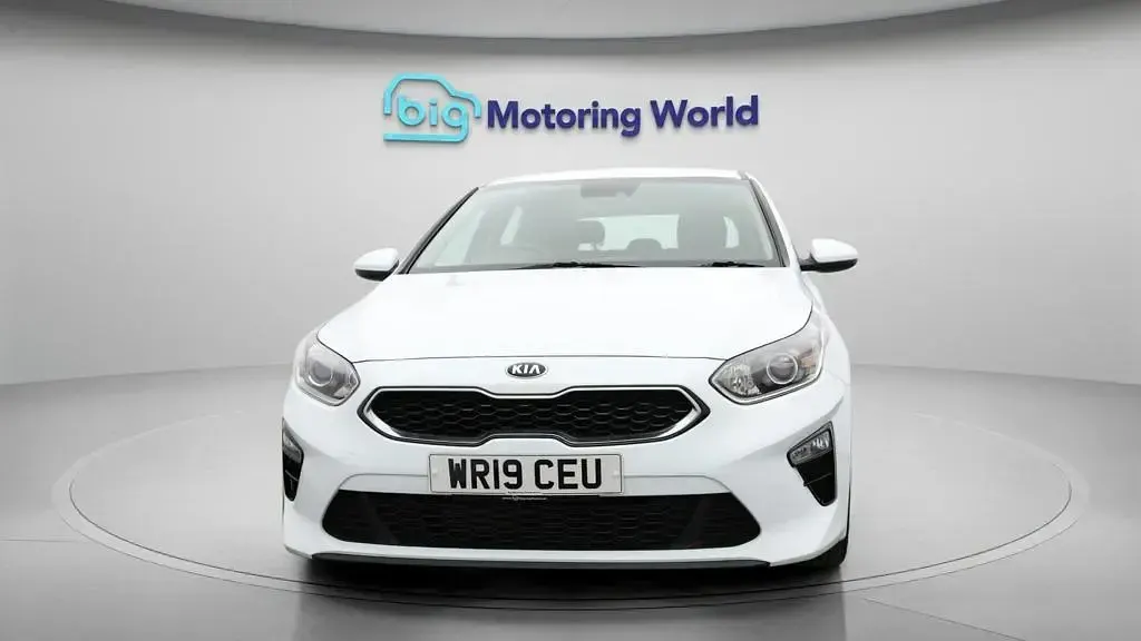 Used Kia Ceed 118 HP (86 kW) 2019 White Hatchback