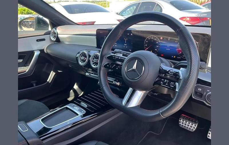 Used Mercedes CLA200 Executive 161 HP (118 kW) 2023 Black Estate