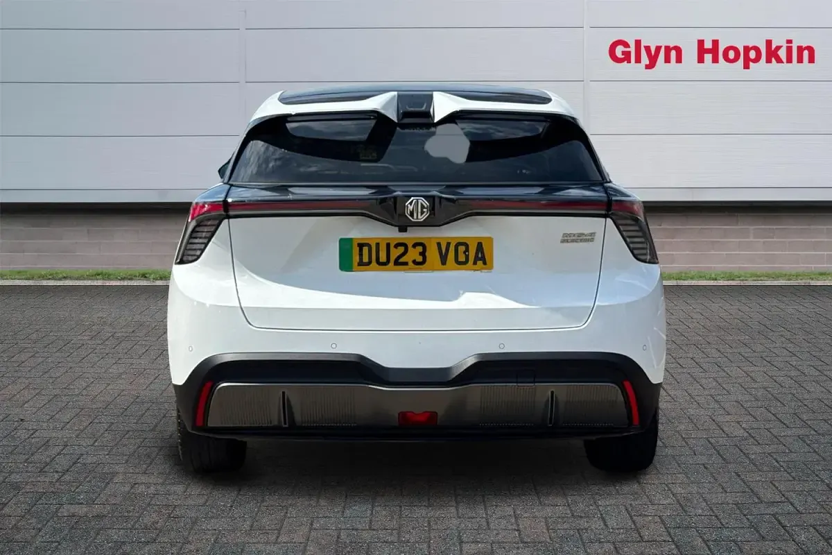 Used MG MG4 EV Trophy 2023 White Hatchback