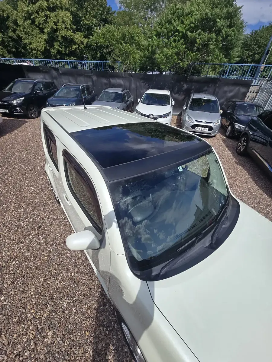 Used Nissan Cube 2011 White Hatchback