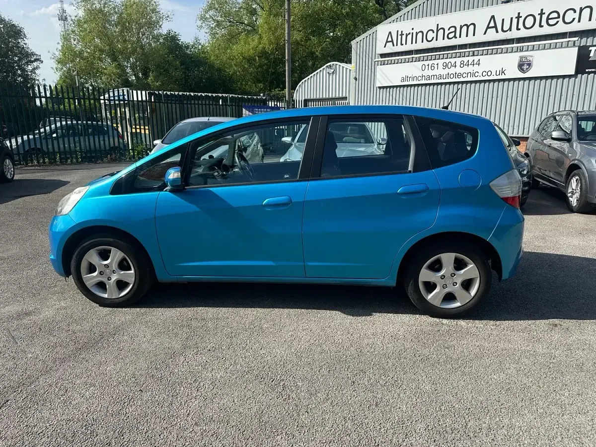 Used Honda Jazz ES 100 HP (73 kW) 2010 Blue Hatchback