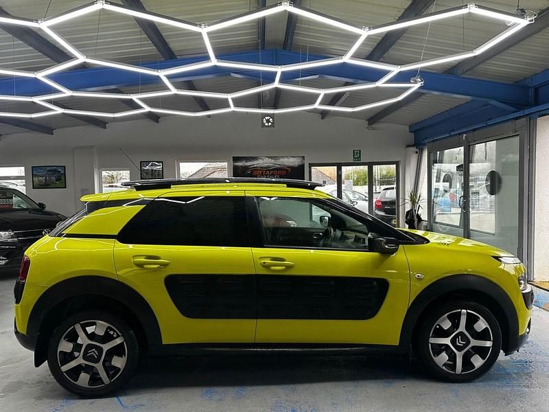 Used Citroën C4 Cactus Flair 2015 Yellow Hatchback