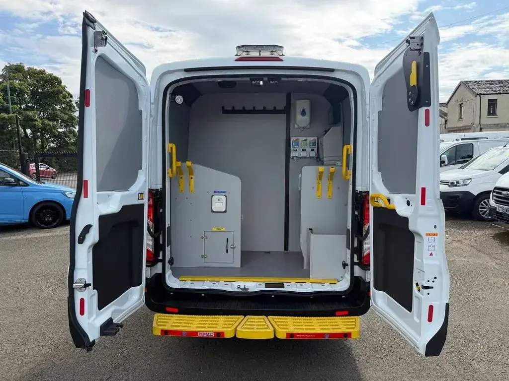 Used Ford Transit 130 HP (95 kW) 2023 White Van