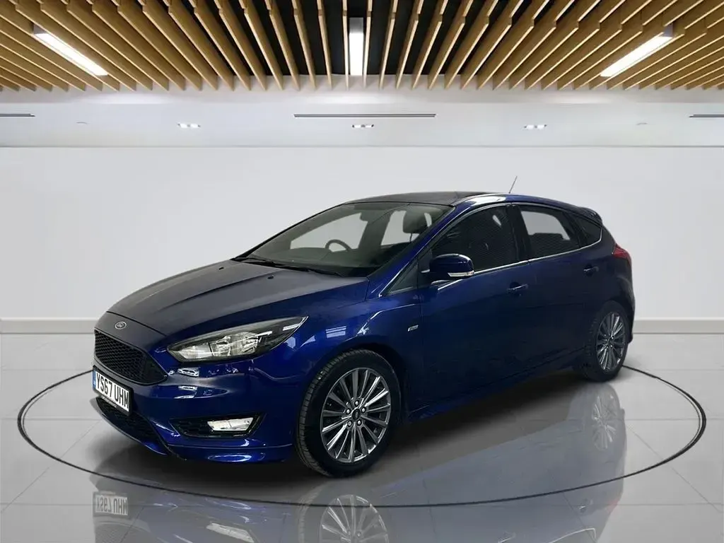 Used Ford Focus ST-Line 140 HP (102 kW) 2017 Blue Hatchback