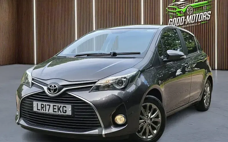 Used Toyota Yaris 99 HP (72 kW) 2016 Grey Hatchback