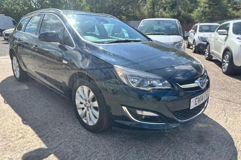 Green Used 2014 Vauxhall Astra Elite Estate | £2,500 (Good price) - Image 1/1