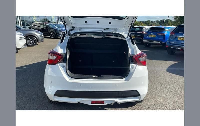 Used Nissan Micra Tekna 92 HP (67 kW) 2022 White Hatchback