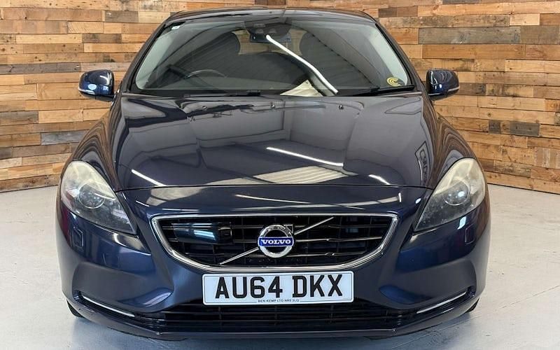 Used Volvo V40 SE Lux 179 HP (131 kW) 2015 Hatchback