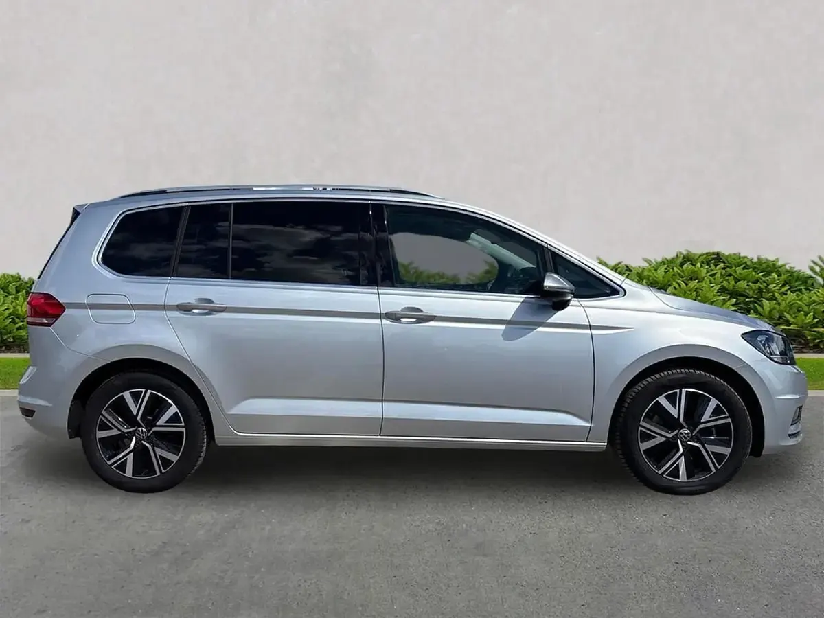 Used VW Touran SEL 150 HP (110 kW) 2024 Silver MPV