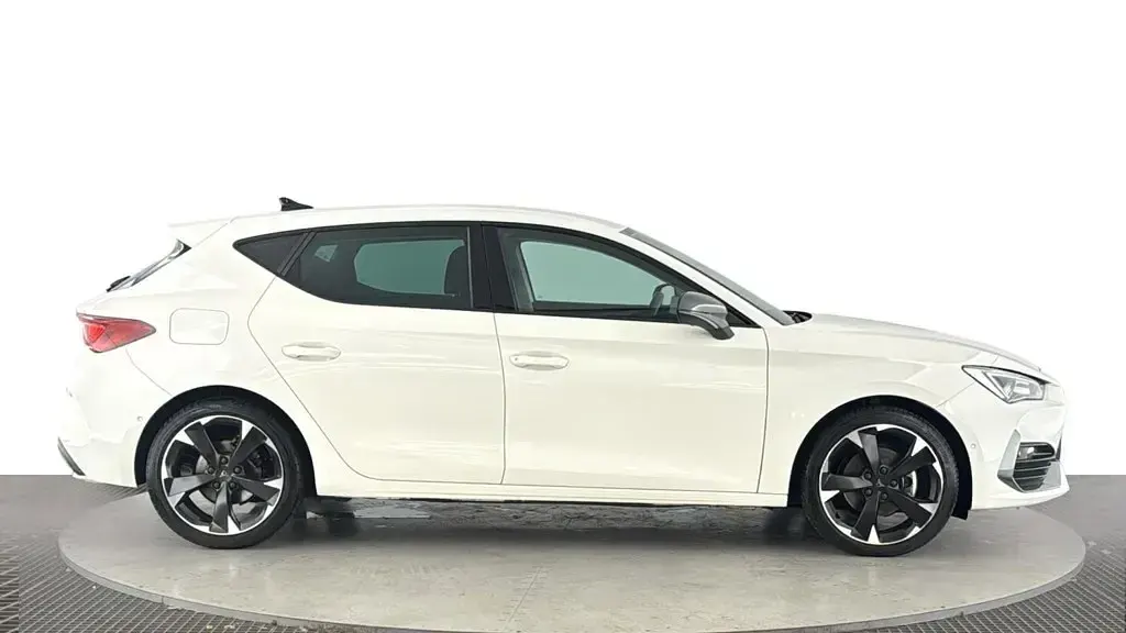 Used Cupra Leon 150 HP (110 kW) 2024 White Hatchback