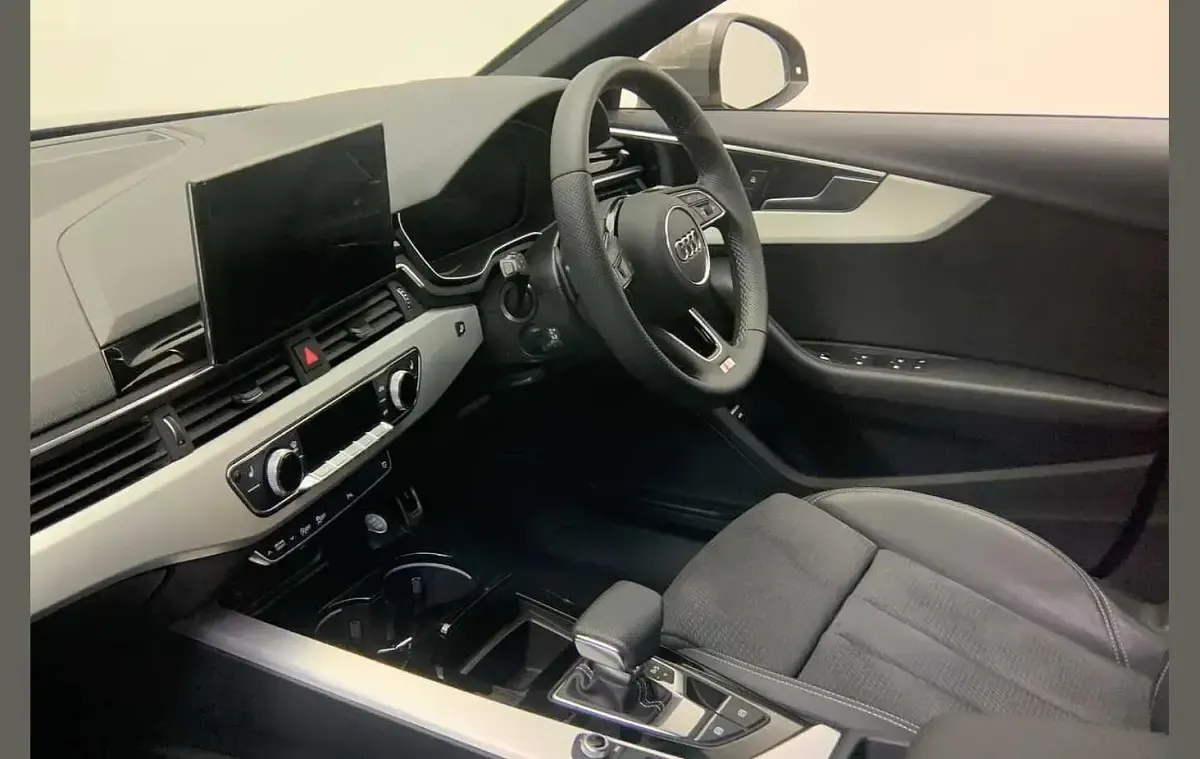 Used Audi A4 S-Line 200 HP (147 kW) 2024 Grey Estate