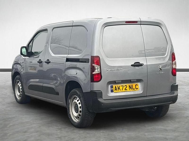 Used Peugeot Partner Premium 100 HP (73 kW) 2022 Grey MPV