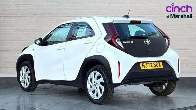 Used Toyota Aygo X PURE 72 HP (52 kW) 2022 White SUV