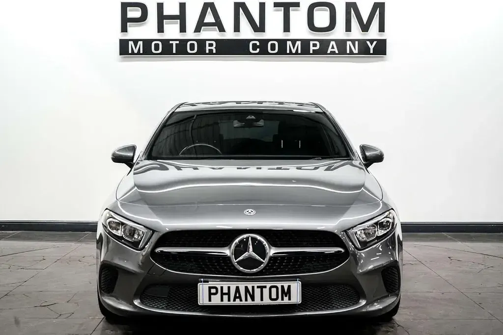 Begagnad Mercedes A180 2019 Grå Halvkombi