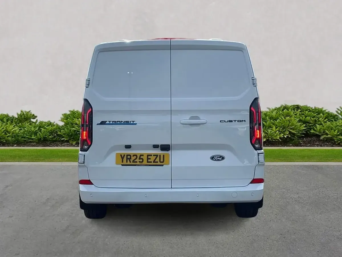 Usado Ford E-Transit Limited 100 kW (136 HP) 2025 Branco Van