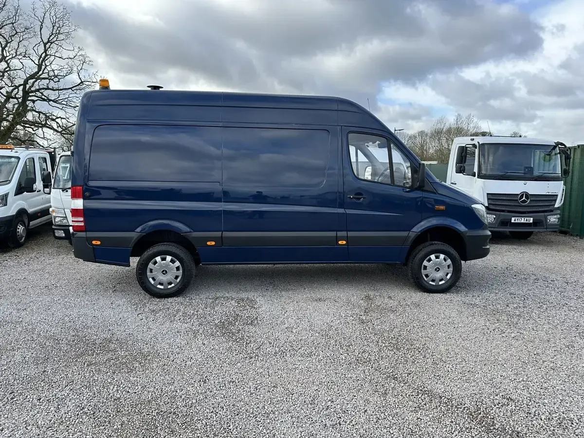 Used Mercedes Sprinter 140 HP (102 kW) 2017 Blue Van