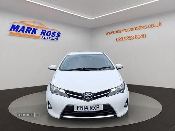 Used Toyota Auris Sport 132 HP (97 kW) 2014 White Hatchback