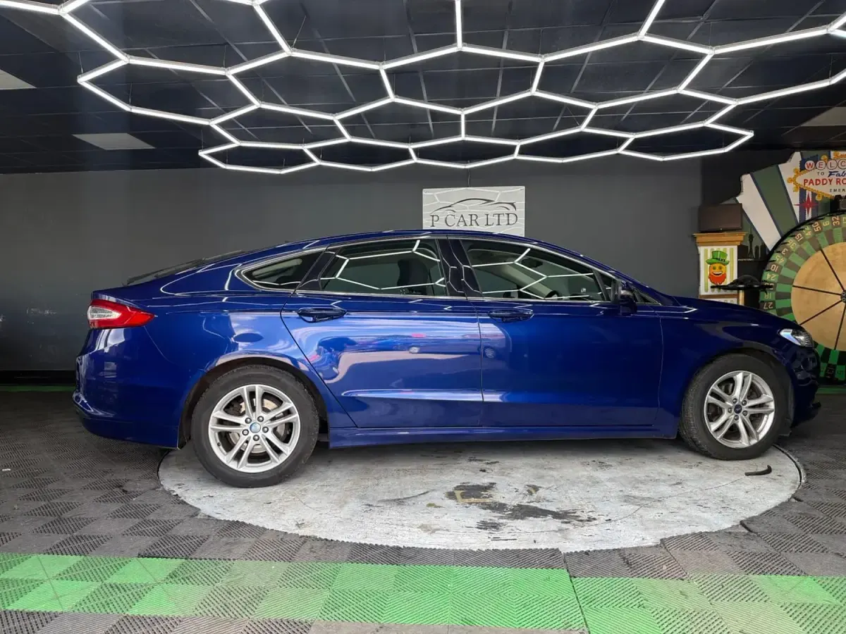 Used Ford Mondeo Zetec 2016 Blue Hatchback