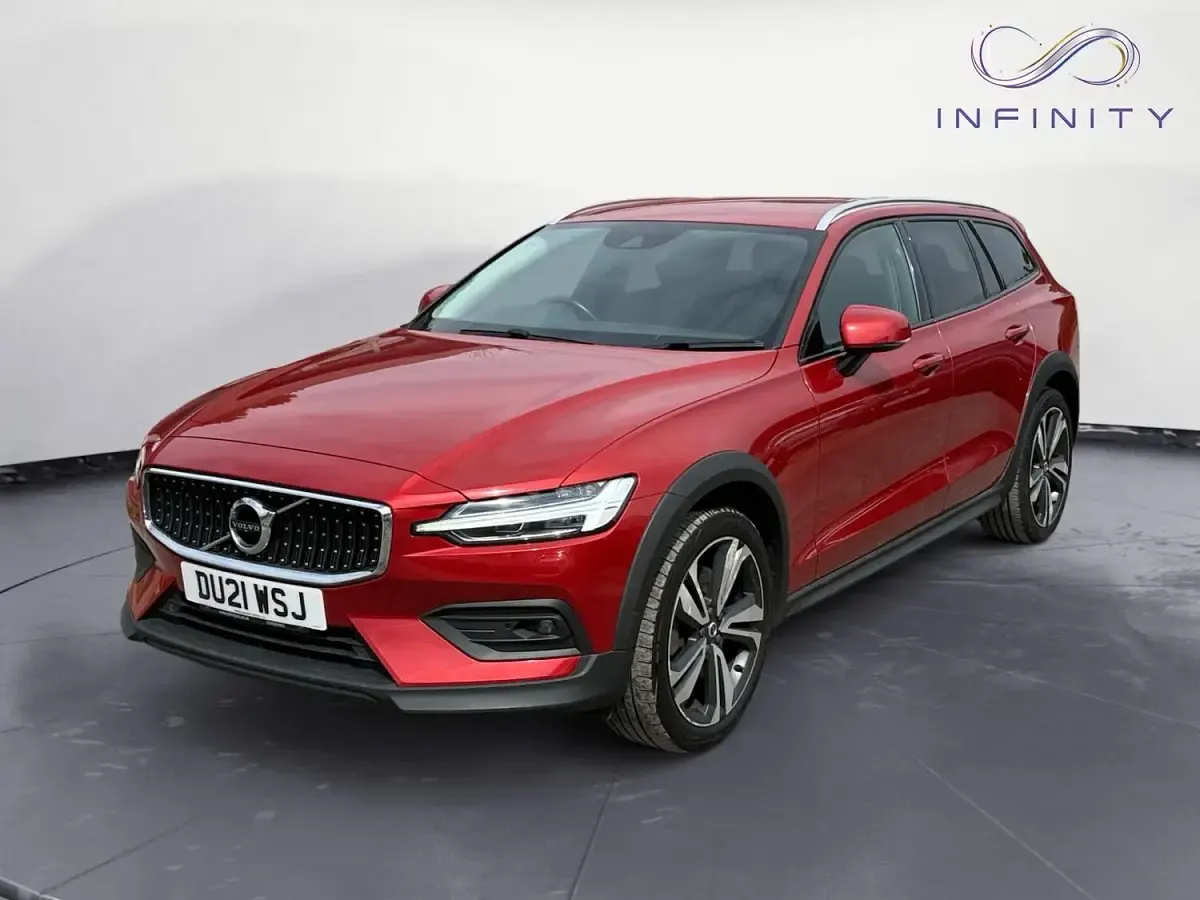 Used Volvo V60 CC 197 HP (144 kW) 2021 Red Estate