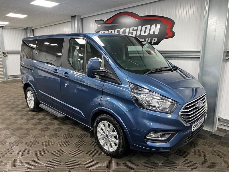 Usado Ford Tourneo Titanium 130 HP (95 kW) 2019 Azul Monovolume