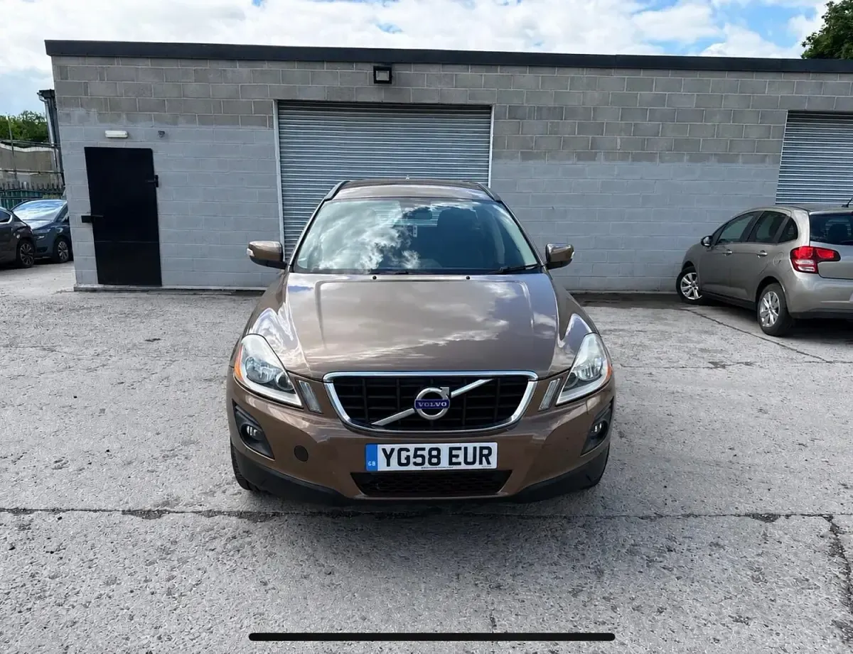 Usado Volvo XC60 SE 2009 Marrón SUV