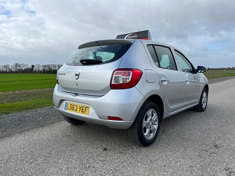 Used Dacia Sandero Lauréate 90 HP (66 kW) 2013 Silver Hatchback