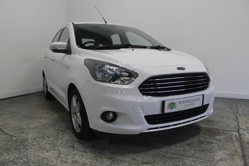 Used Ford Ka Plus Zetec 85 HP (62 kW) 2017 White Hatchback