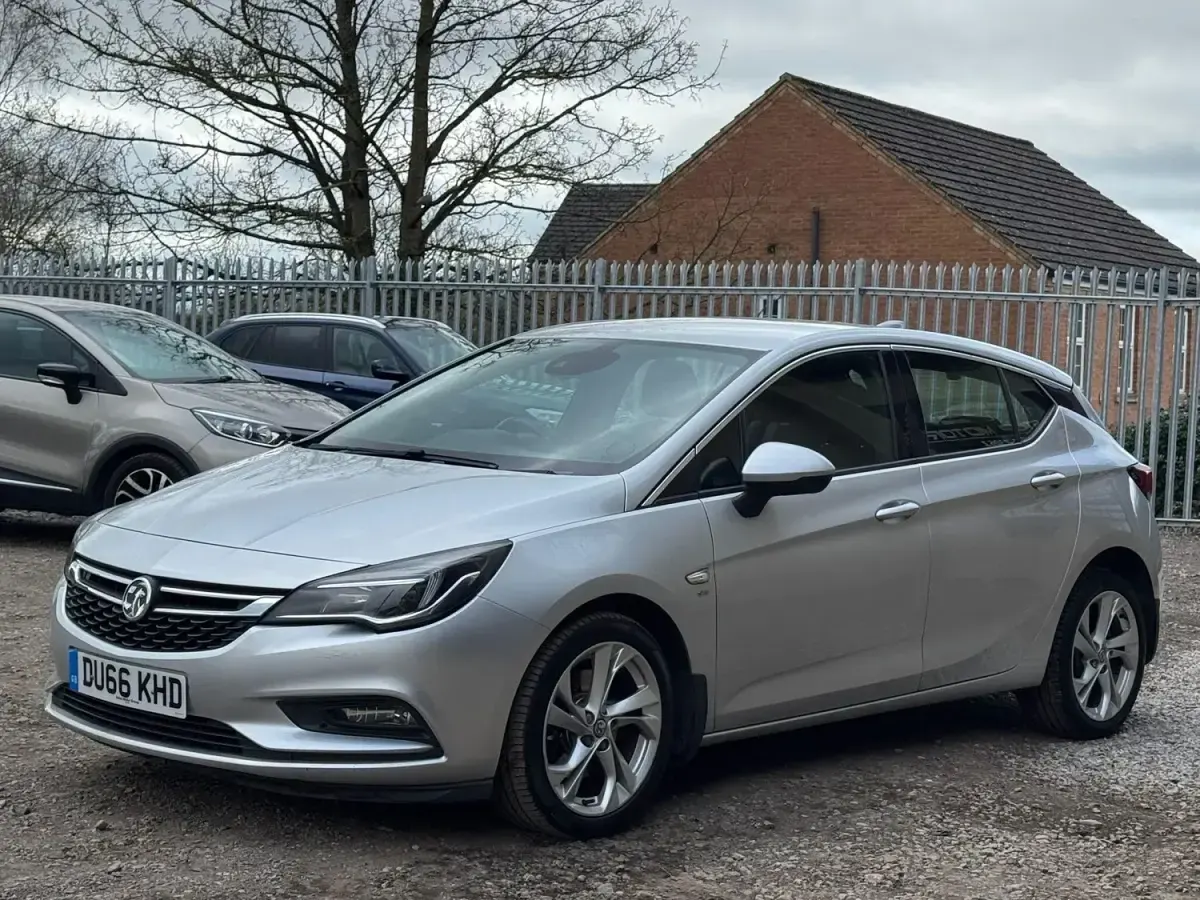 Second-hand Vauxhall Astra SRi 136 CP (100 kW) 2016 Argintiu Hatchback