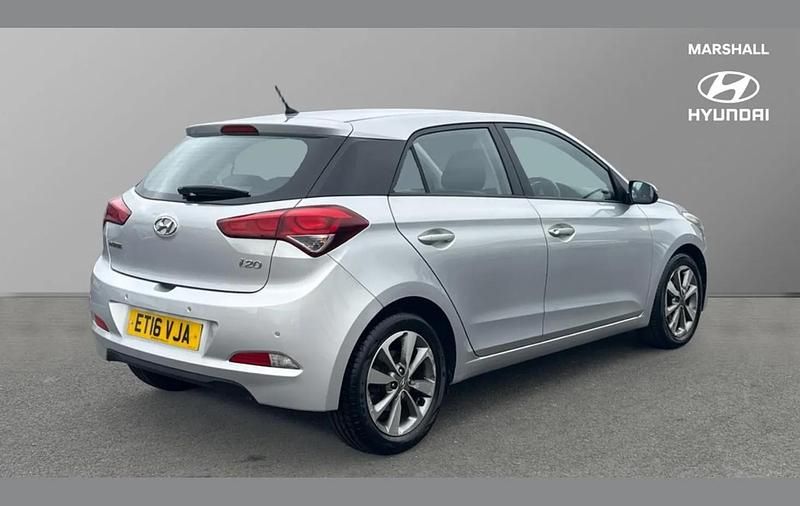Used Hyundai i20 SE 83 HP (61 kW) 2016 Silver Hatchback
