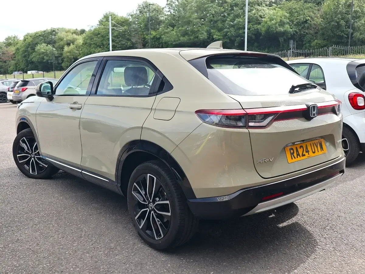 Used Honda HR-V Advance 131 HP (96 kW) 2024 Sand khaki SUV