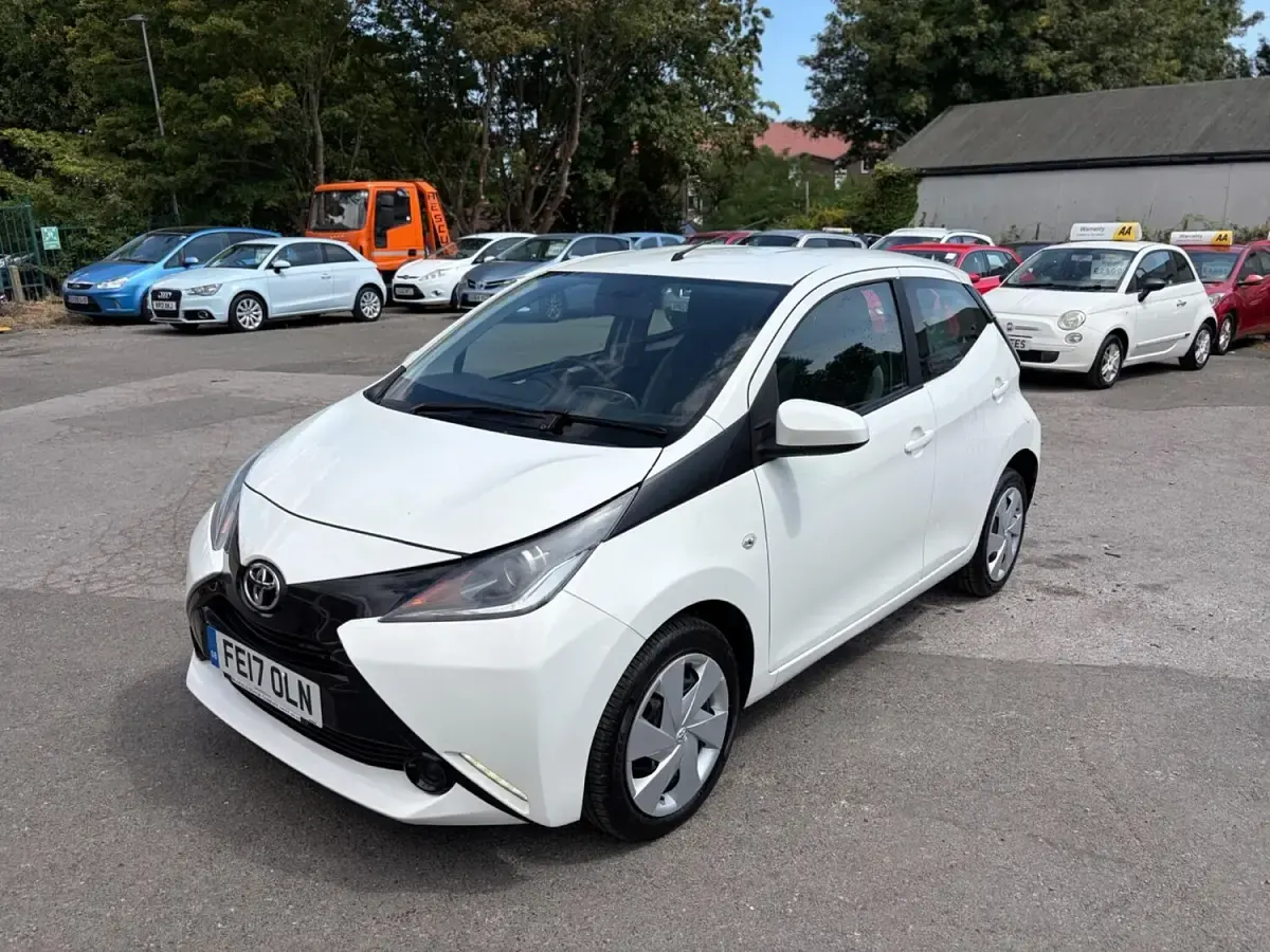 Used Toyota Aygo X-play 69 HP (50 kW) 2017 White Hatchback
