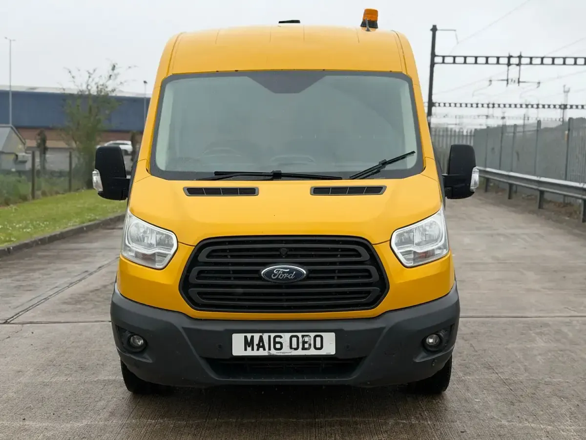 Used Ford Transit 125 HP (91 kW) 2016 Yellow Van