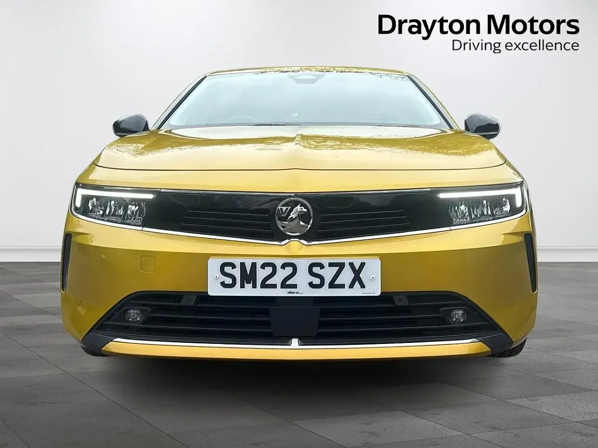 Used Vauxhall Astra Design Edition 130 HP (95 kW) 2022 Yellow Hatchback