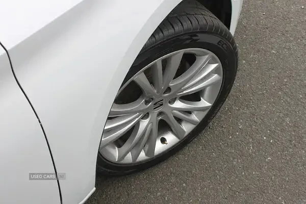 Used Seat Leon SE Dynamic 110 HP (80 kW) 2021 White Hatchback