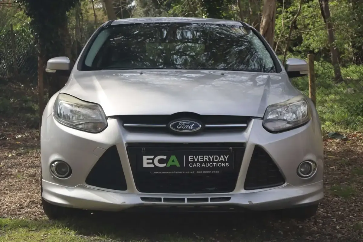 Usado Ford Focus Zetec 180 HP (132 kW) 2012 Prateado Citadino