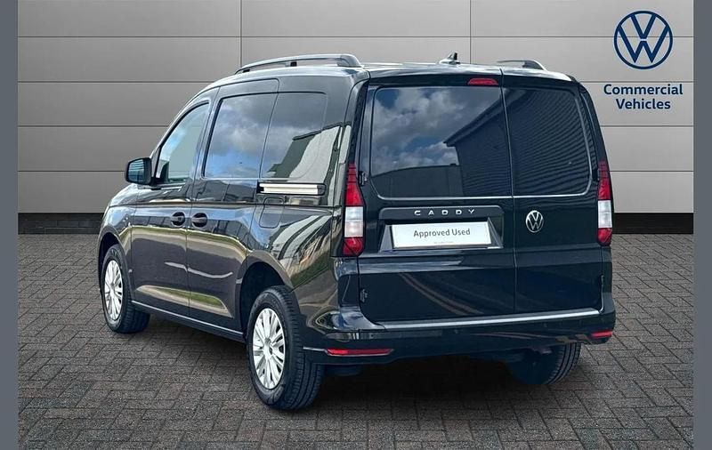 Usado VW Caddy 101 HP (74 kW) 2025 Preto Monovolume