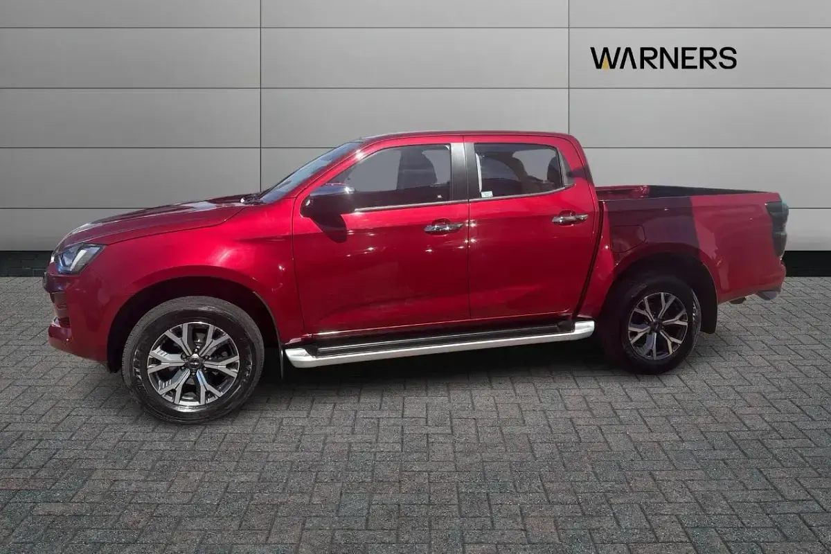 Used Isuzu D-Max 162 HP (119 kW) 2023 Red Pickup